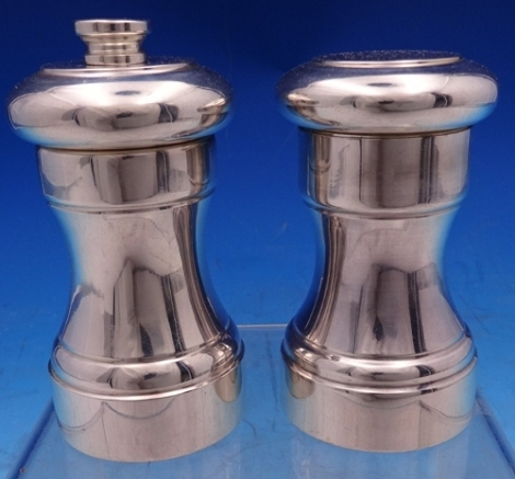 Salt Shaker w/ Pepper Grinder Set #23977 pepper has grinder insert w/ GW interior of salt shaker wt. 3.99ozt salt only 3 1/2